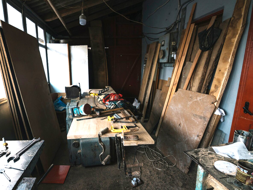 底圖照片02 針對屋齡較高的建物,我們提供完整的老屋翻新服務,包括牆面修復、水電更新、防水補強、格局優化與油漆粉刷,改善老舊機能,提升居住舒適度與整體價值。